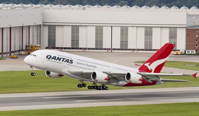 epa03096249 (FILE) A supplied photo released on 21 August 2008 of a Qantas A380 VH-OQA (MSN014) making its first flight in new Qantas livery. An A380 superjumbo jet was grounded after minor cracks were found on its wings, Australia‚Äòs Qantas Airways Ltd said 08 February 2012. It expected the Airbus plane to be back in service within a week and said the 36 hairline cracks to the wing rib feet - there are 2,000 on each wing - did not compromise air safety.  EPA/CHRISTIAN BRINKMANN EDITORIAL USE ONLY *** Local Caption *** 00000402428912