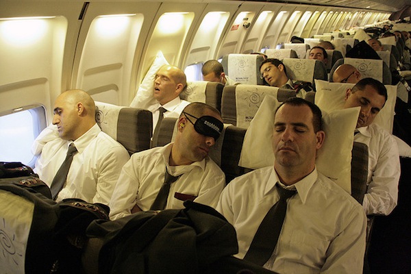 sleeping-on-long-flight